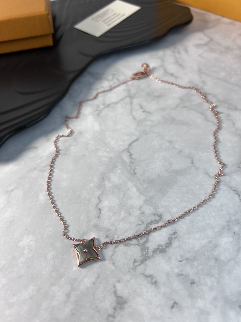 Ba*len*cia*ga necklaces
